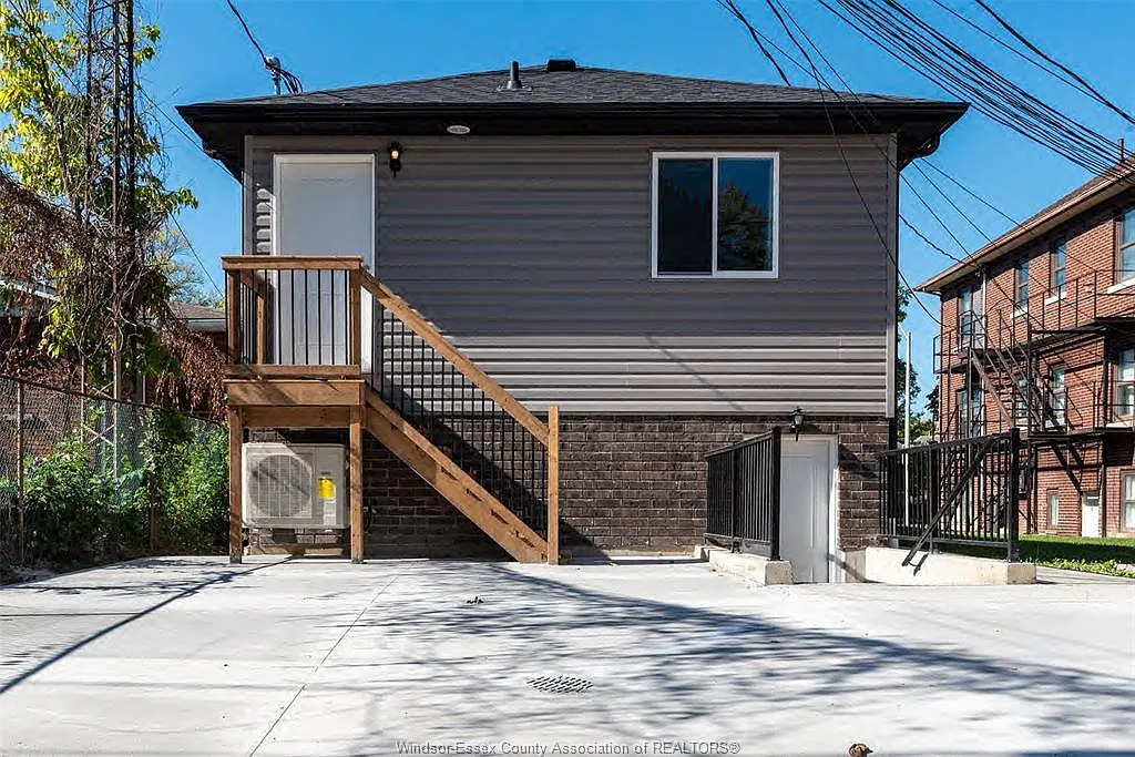 Building Photo - 912 Hall Ave #A2