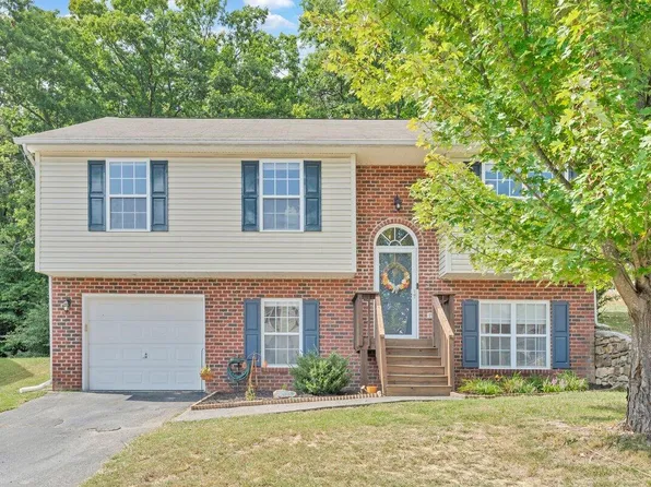 1936 Connors Ct, Salem, VA 24153