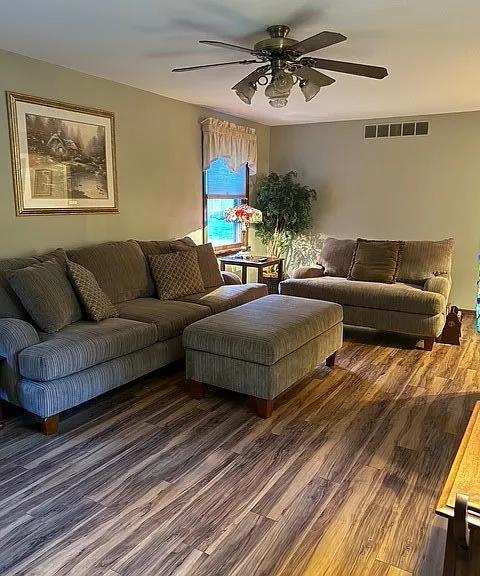 56 Tree Brook Dr — Photo 4