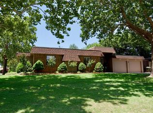 1124 Sherwood Rd, Clinton, OK 73601