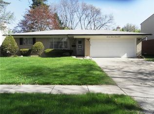 34900 Grove Dr, Livonia, MI 48154
