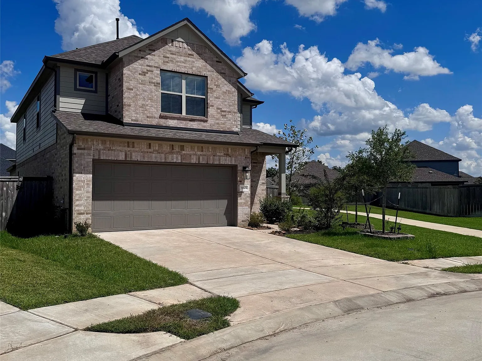 4 bed, 2.5 bath, 2452 sqft, $2,800 — Photo 3
