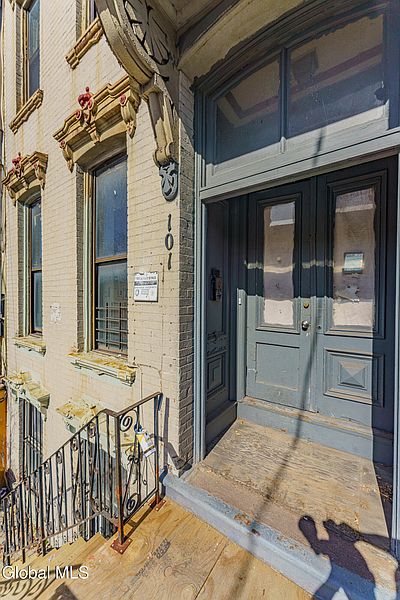 4th image of 101 Lark Street