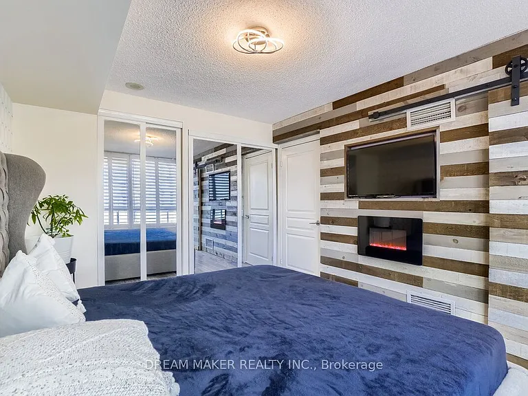 9017 Leslie St #222 — Photo 15