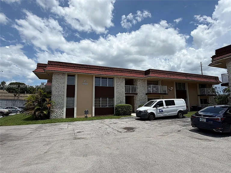 5501 SW 77th Ct #204C — Photo 2