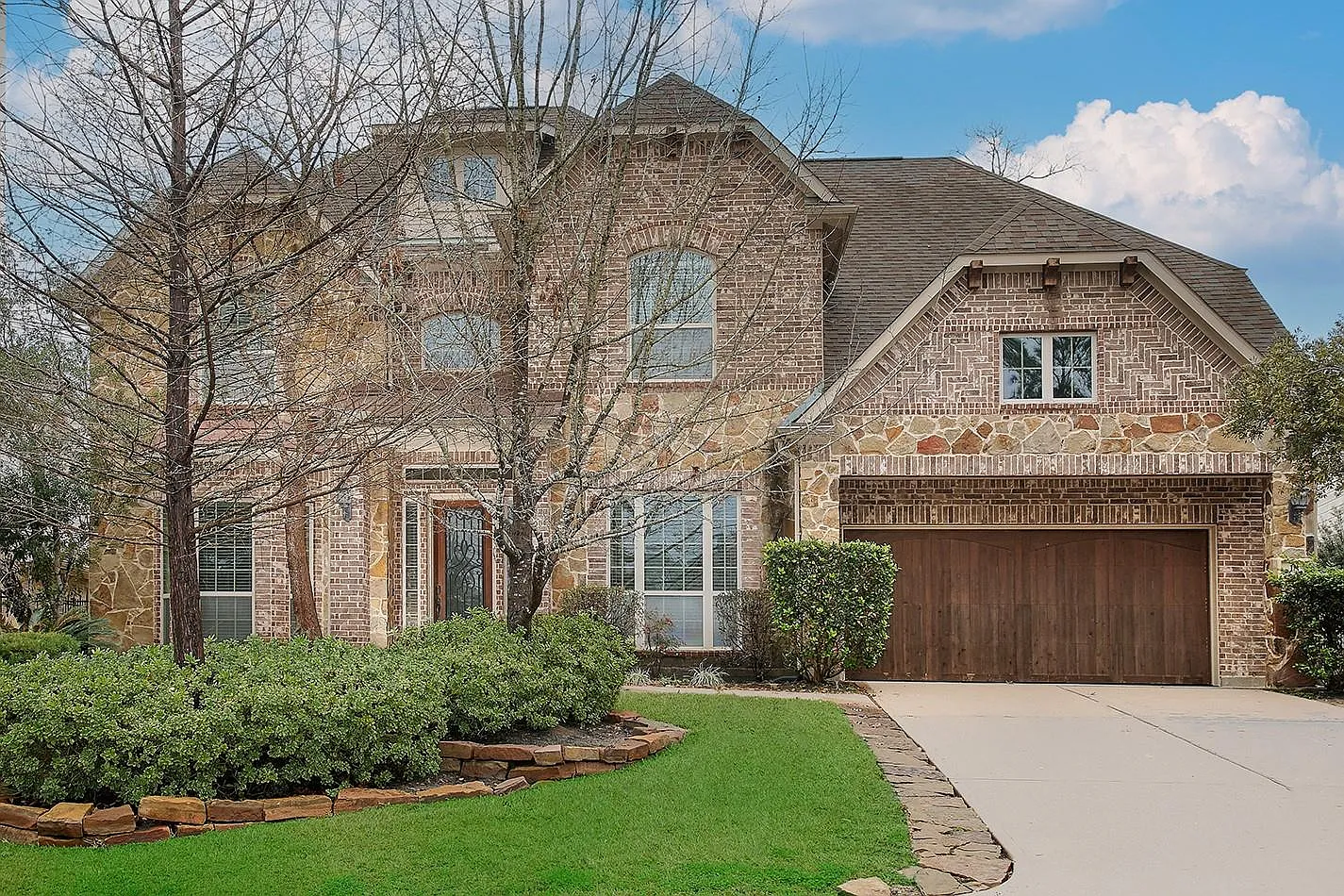 4 bed, 5.0 bath, 4054 sqft, $6,000 — Photo 1