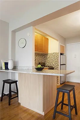 Sold by R New York | media 13