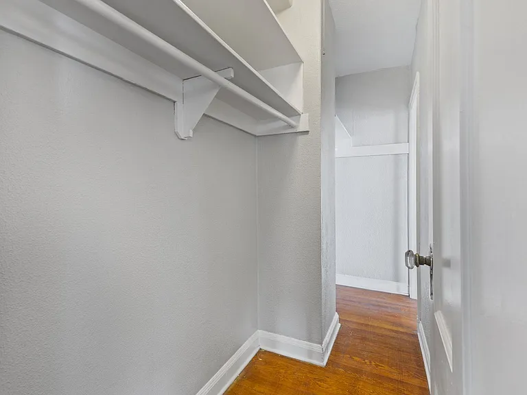 Piccadilly Apartments — Photo 27