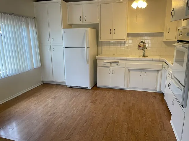 15206 Dickens St #6 — Photo 15