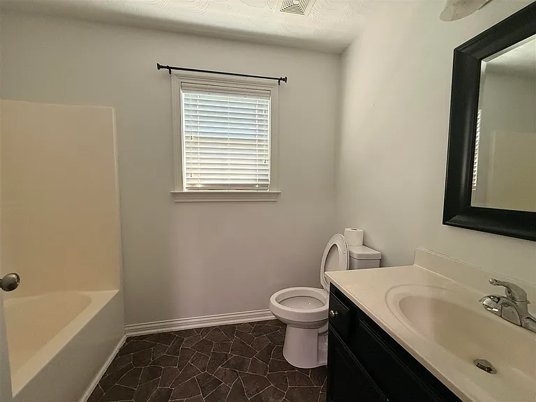 1304 Primrose Ct — Photo 4