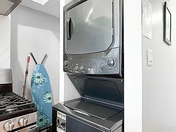 3rd image of 423 W 144th St #3R