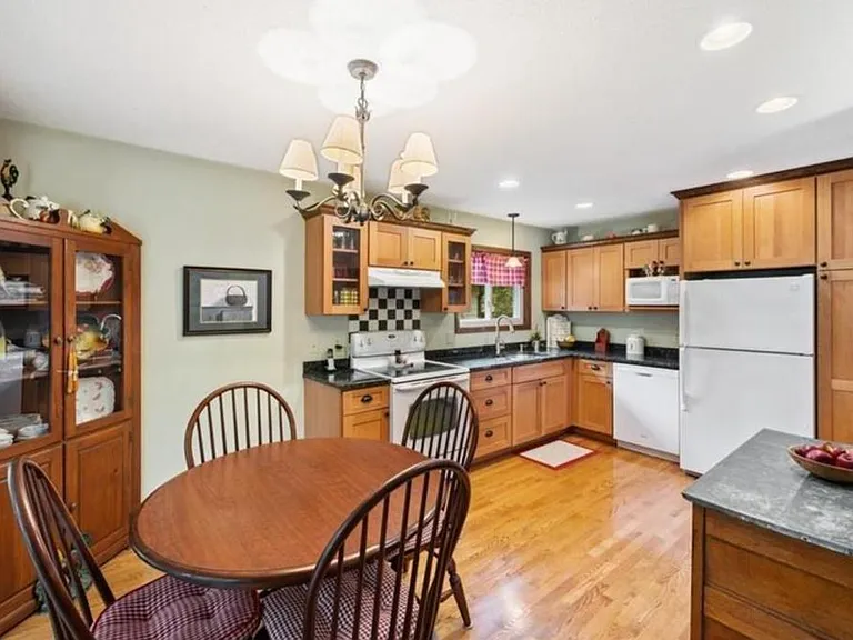 10414 Valley Forge Ln N — Photo 5