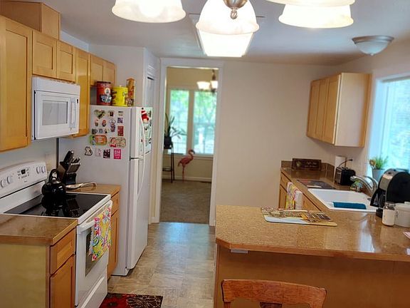 5th image of 3804 Arbor Dr SE
