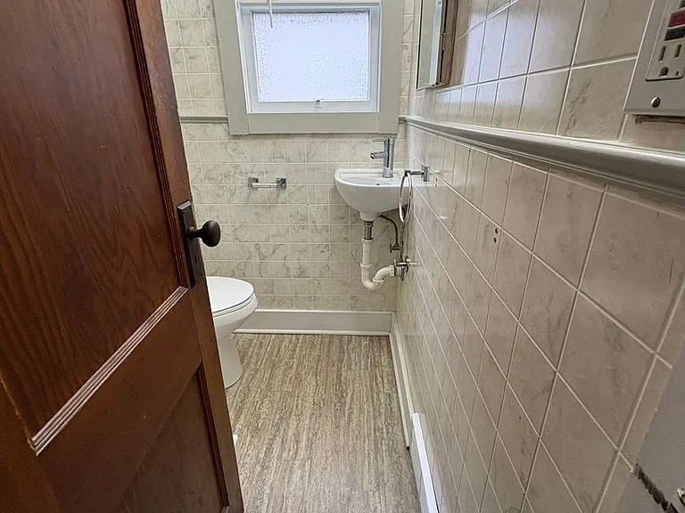 1115 Hollister Ave — Photo 17