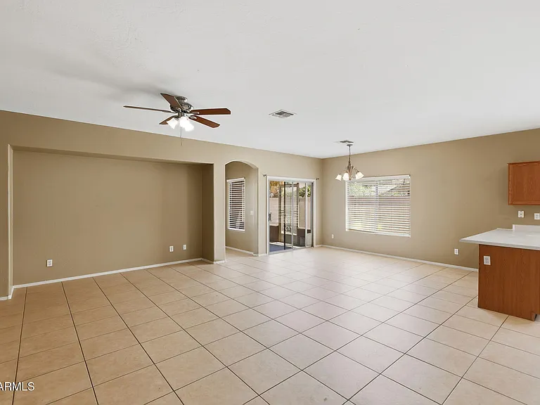 12910 W Corrine Dr — Photo 2