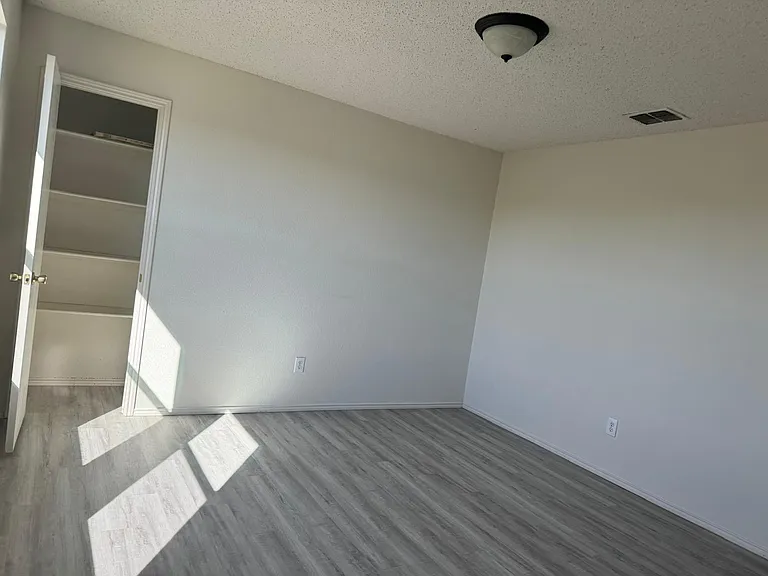 5100 Waterford Dr — Photo 15