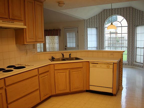 4th image of 1022 Augusta Dr