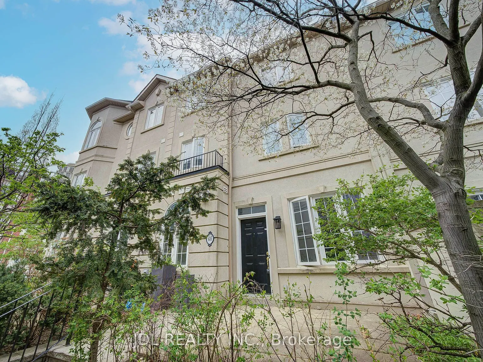 4 bed, $4,200 — Photo 4