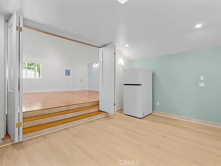 1031 E Tujunga Ave #A — Photo 12