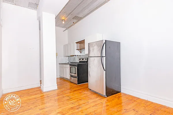 Rented by MySpaceNYC | media 19