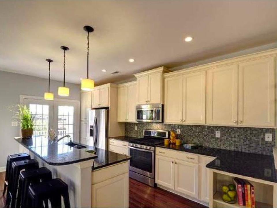 1st image of 115 Aubrey Ln