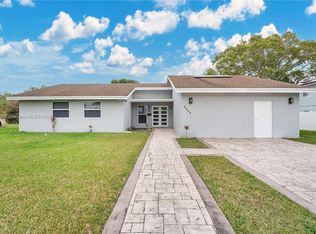 9501 Palmetto Club Ln E, Miami, FL 33157
