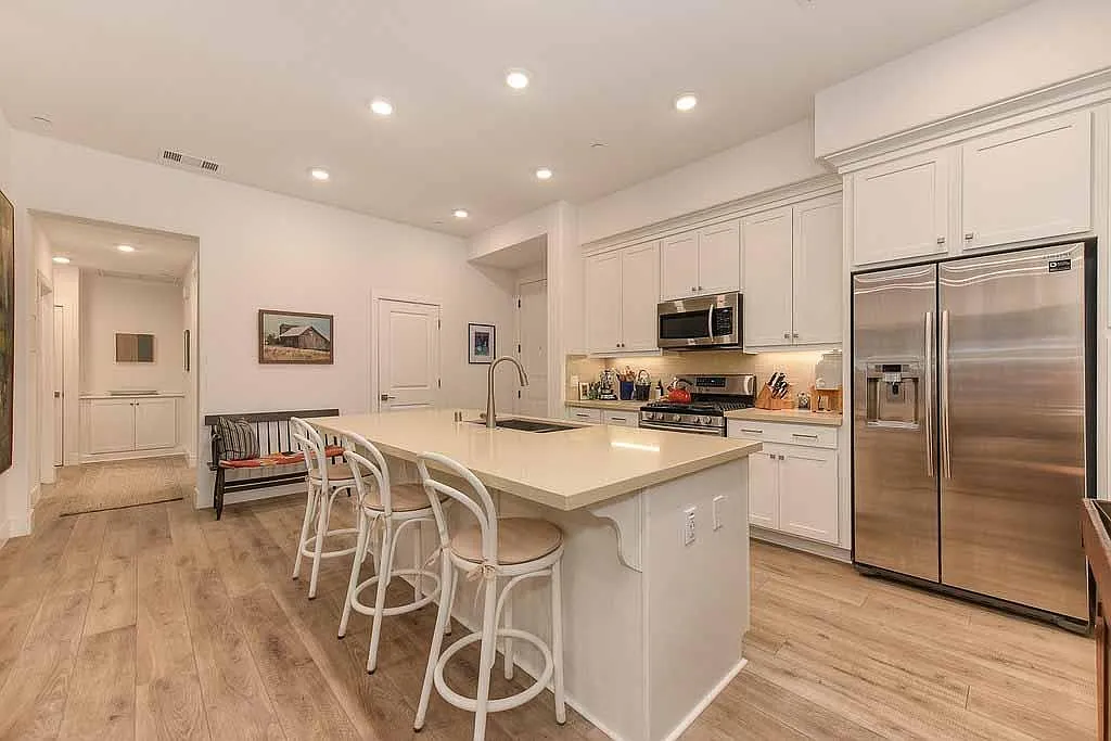 2 bed, 1191 sqft, $2,800 — Photo 2