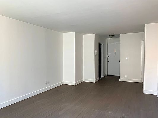 3rd image of 200 E 33rd St APT 3F