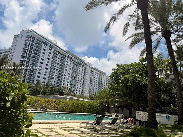 2445 Lake Pancoast Dr #7 — Photo 18