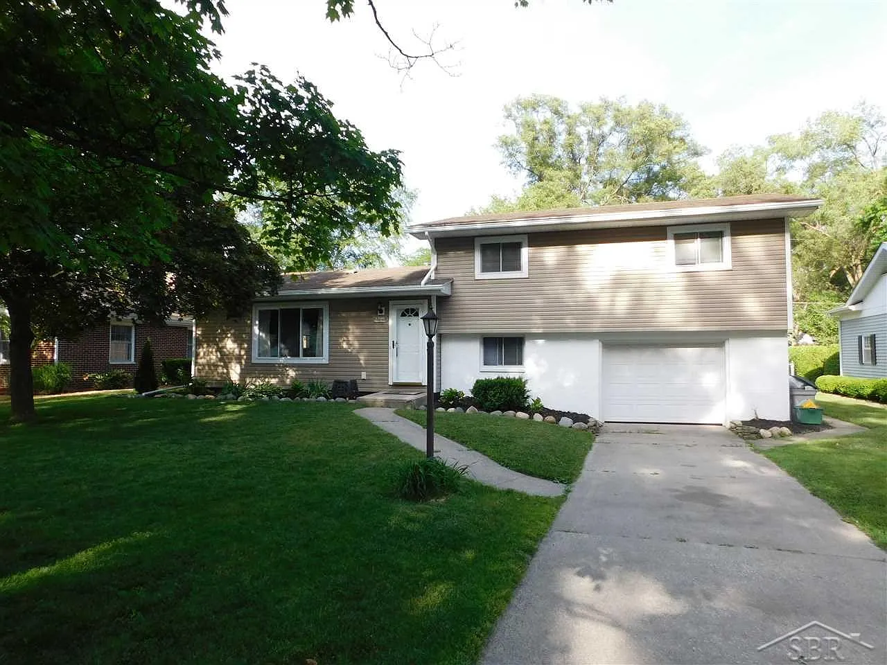 1700 Wilson Ave photo 1