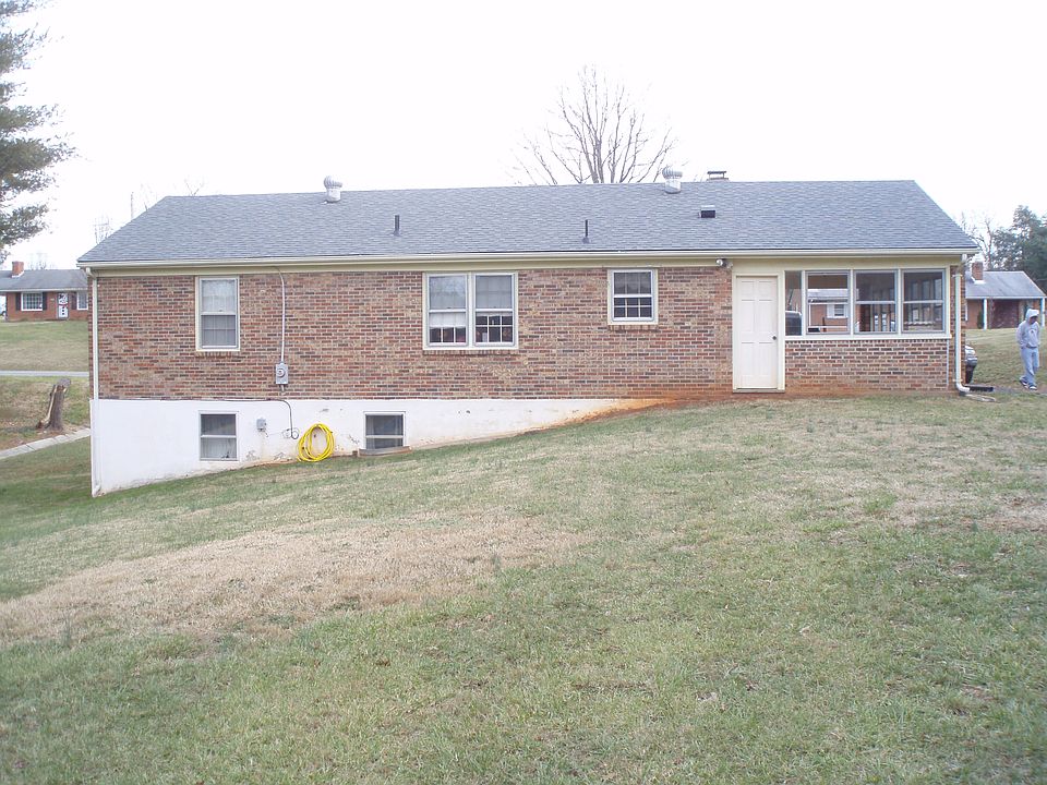 2nd image of 128 Lancaster Dr