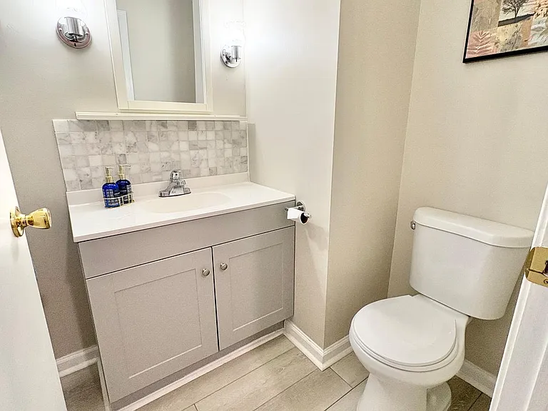 9710 Lakepointe Dr — Photo 51