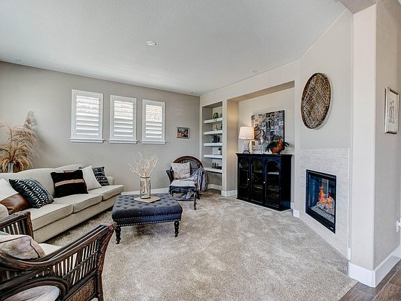4th image of 1648 Venice Ln