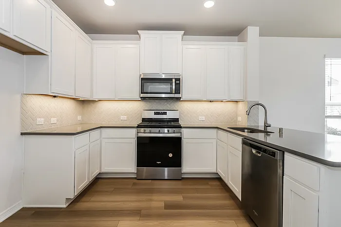 2850 Scanlan Mdw — Photo 11