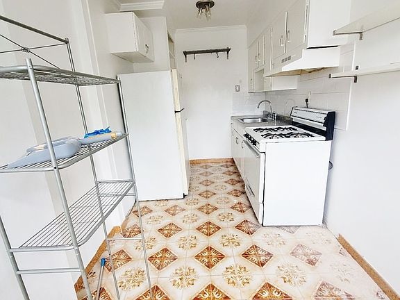 4th image of 20-58 27th St #2G