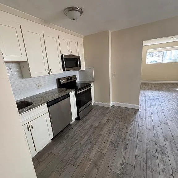 656 Hyde Park Ave — Photo 3