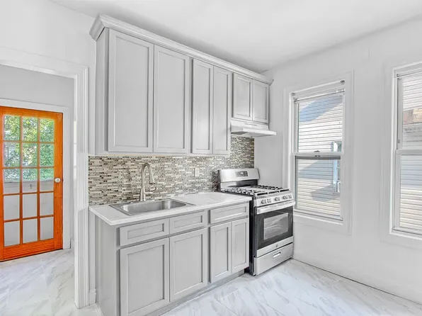 405 East 2nd Street image 6 of 16