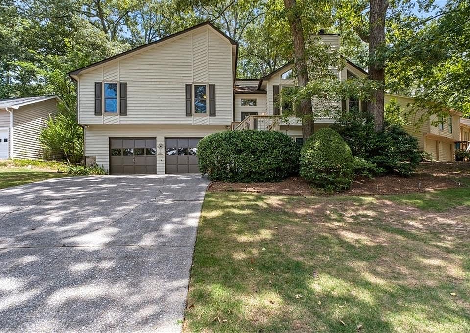 1st image of 8645 Colony Club Dr