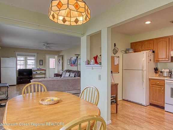 3rd image of 7 Monmouth Ln