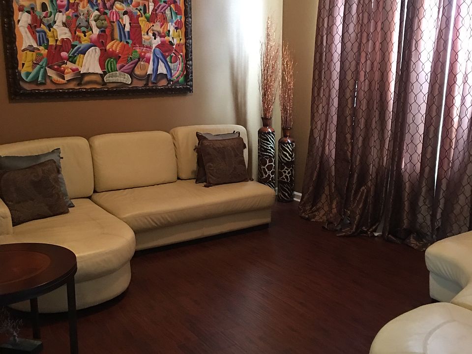 2nd image of 2 E Grand Heights Dr