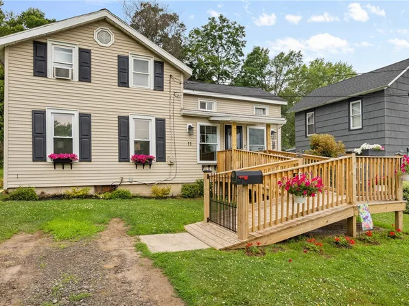 11 Orchard St, Clyde, NY 14433