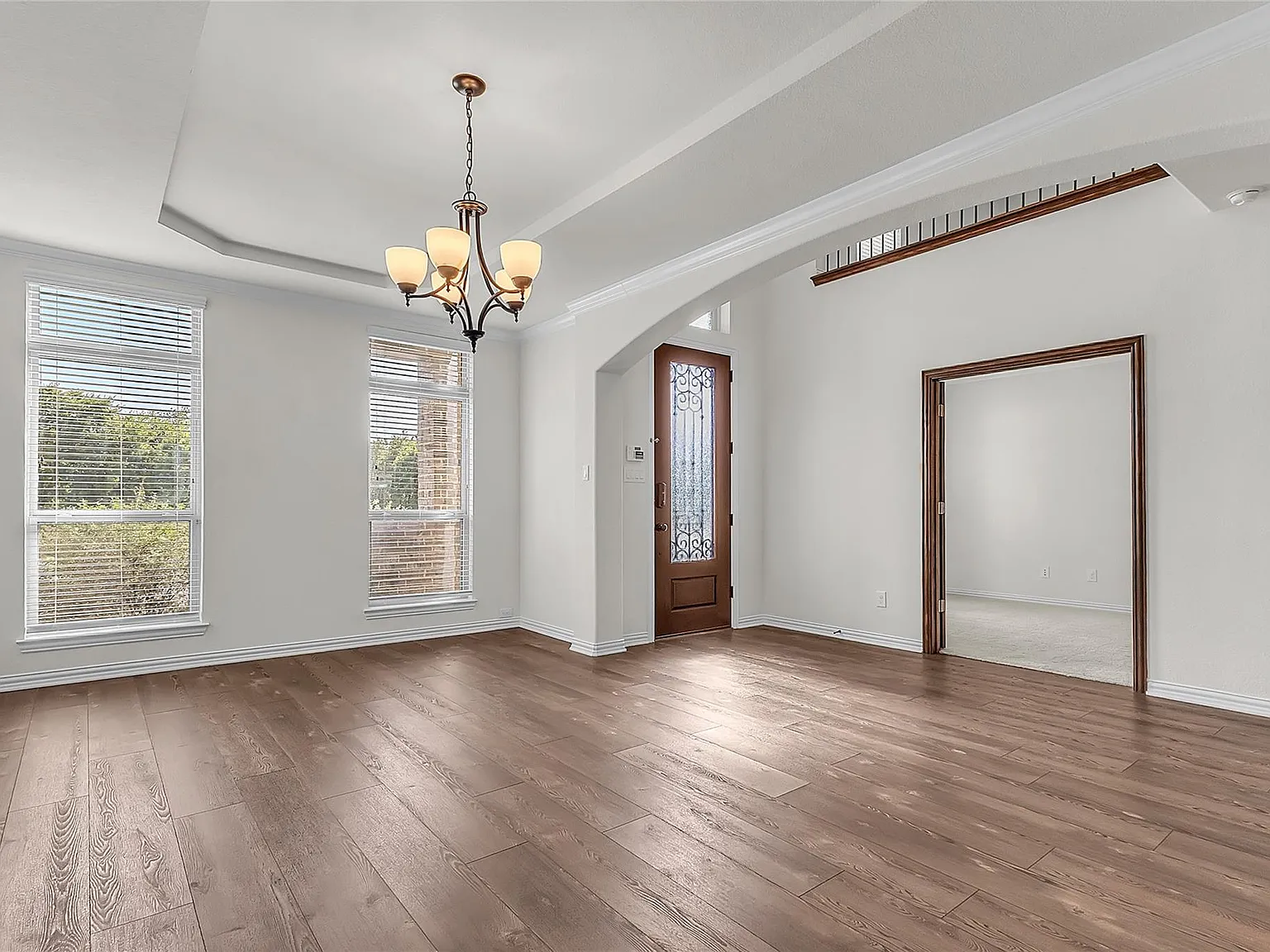 5 bed, 3.5 bath, 3868 sqft, $3,700 — Photo 2