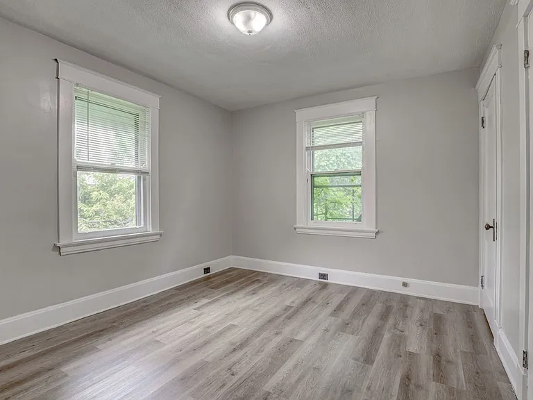 512 Maple Ave — Photo 10