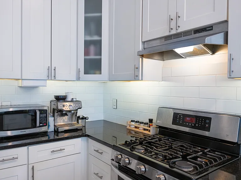 187 Warren St #306 — Photo 6