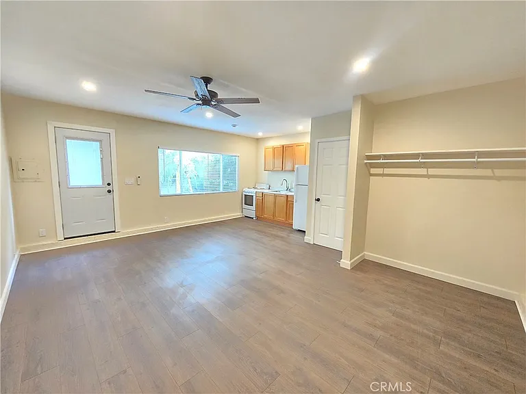 1346 N Midsite Ave — Photo 4