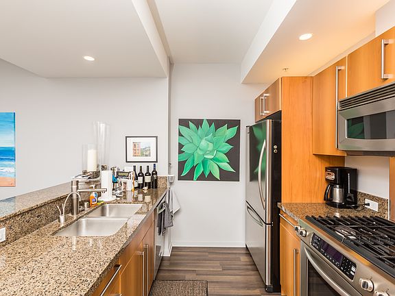 3rd image of 321 10th Ave Unit 406
