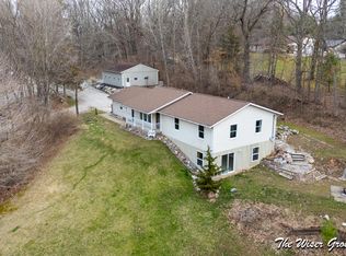 2713 Hillcrest Dr, Ionia, MI 48846