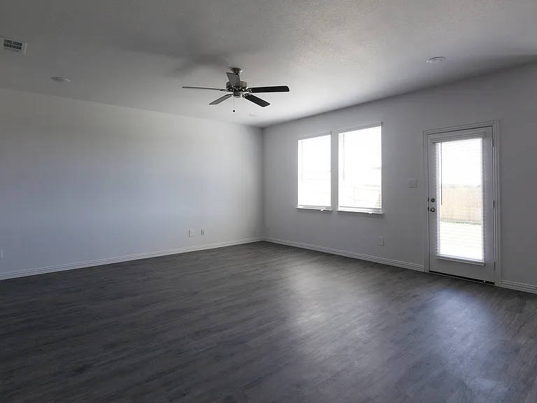 211 Jardim Ln — Photo 1