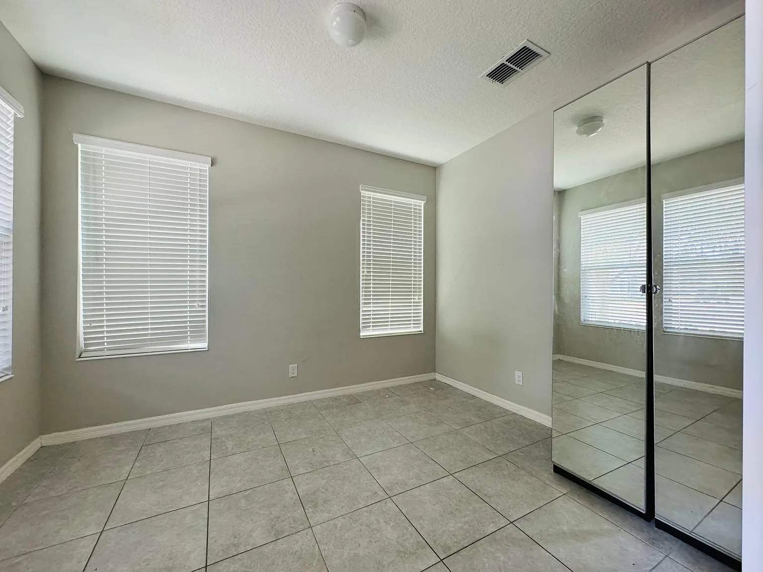 3 bed, 2.5 bath, 1881 sqft, $2,600 — Photo 4