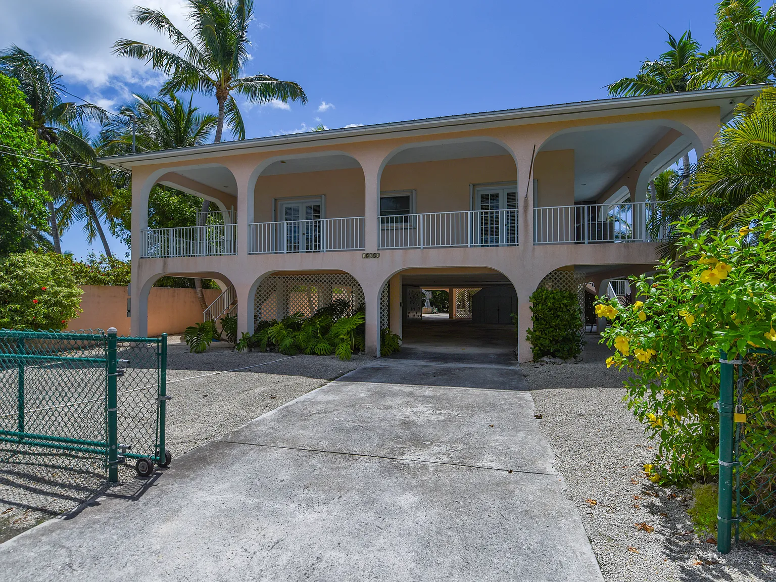 3 bed, 1995 sqft, $8,000 — Photo 1